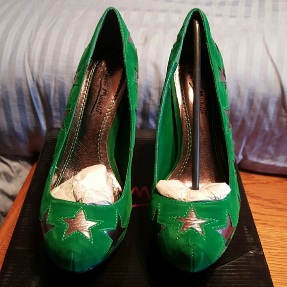 Faux suede green platform pumps with silver stars