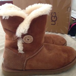 UGG Austrailia Baily Button