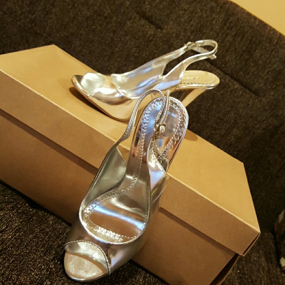 Silver Peep Toe sandals, size 5.5, medium heel