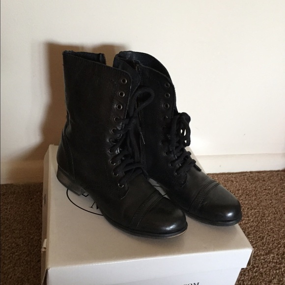Women's gently used Steve Madden Troopa boots