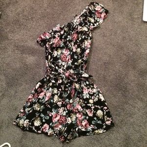 One sleeve floral romper