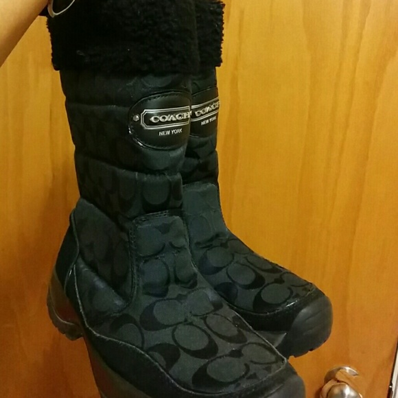 Coach snow winter boots sz 8 rugged tread bottom