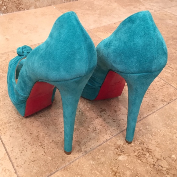 Gorgeous Chrisitan Louboutin Greissimo Pumps - Picture 2 of 4