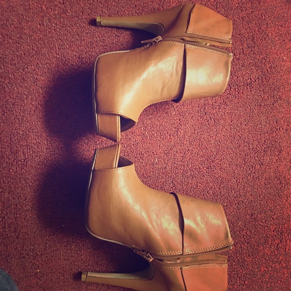 Tan heels