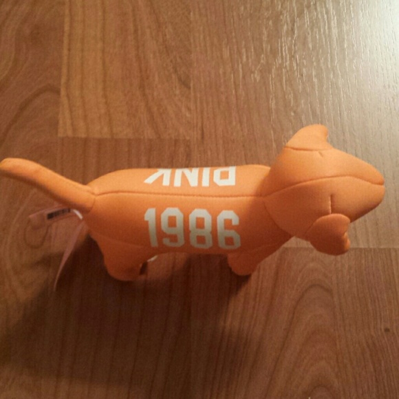 Bright orange VS PINK dog - Picture 2 of 2