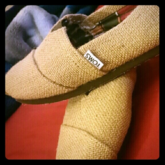 Toms