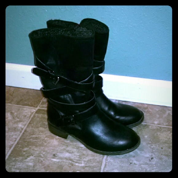Report mid calf black boots size 6