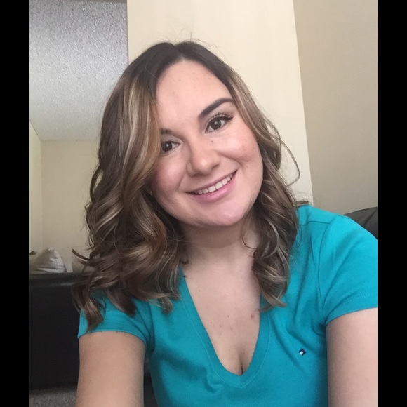 Meet your Posher, Mayra - Picture 1 of 1