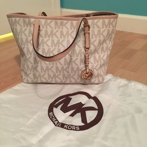 White Michael Kors jet set small purse
