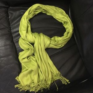 🎉 Bright green shawl/wrap/scarf 🎉