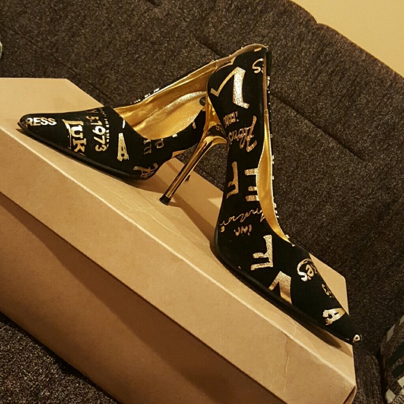 Black Pointy Toe Shoes with Gold Heels, sz 6