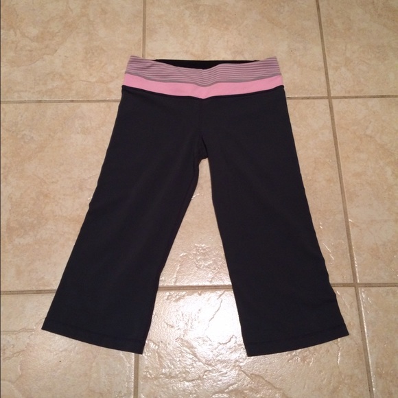 Lululemon Dark Gray and Pink Knee Crops