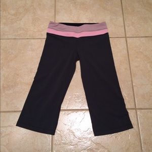 Lululemon Dark Gray and Pink Knee Crops