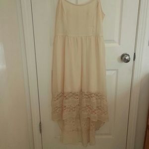 Breezy high-low dress with lace hem