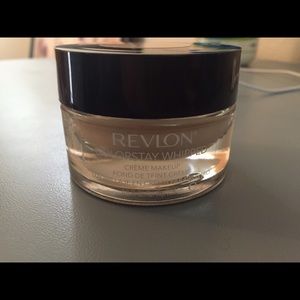 REVLON COLORSTAY WHIPPED FOUNDATION
