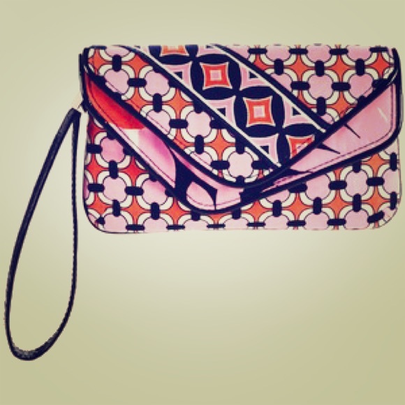 NWOT Vera Bradley Flapper Wristlet in 'Loves Me'