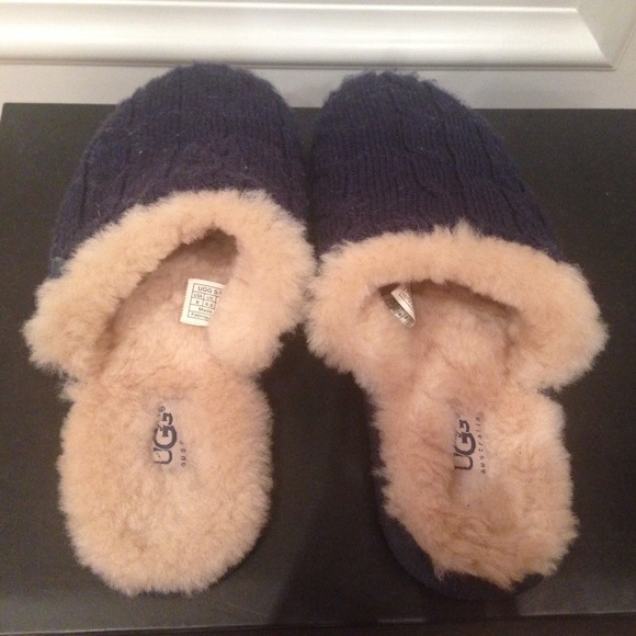 🔴SOLD🔴 UGG Sheepskin Slippers - Picture 2 of 4