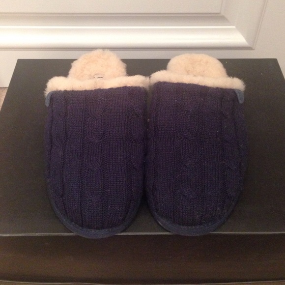 🔴SOLD🔴 UGG Sheepskin Slippers - Picture 3 of 4