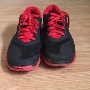 Red/black nike free.