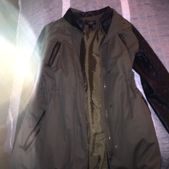 Dark green and black with leather sleeves coat - Picture 2 of 4