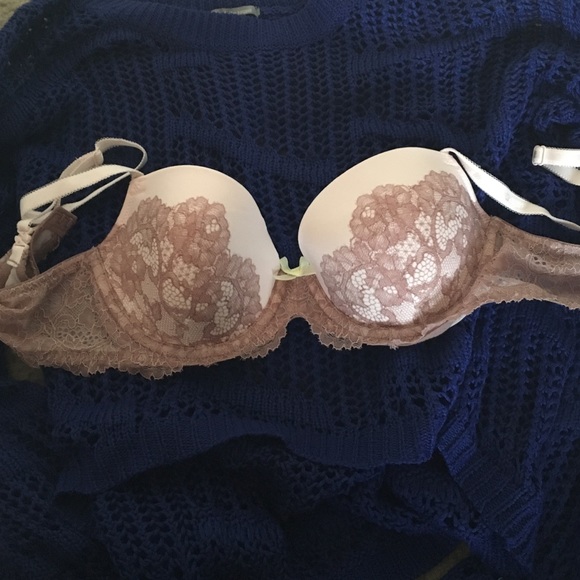 BRAND NEW NEVER WORN 32C Victoria's Secret Bra