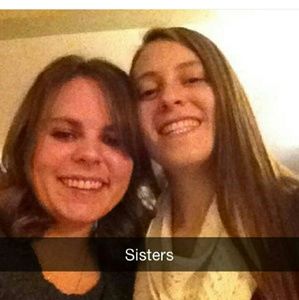 Meet your Posher, Elise