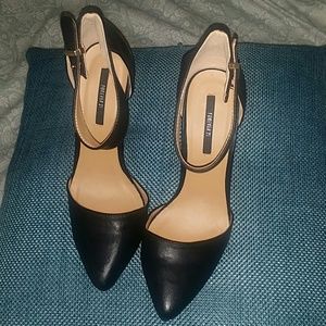 Black pumps