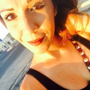Meet your Posher, Crystal