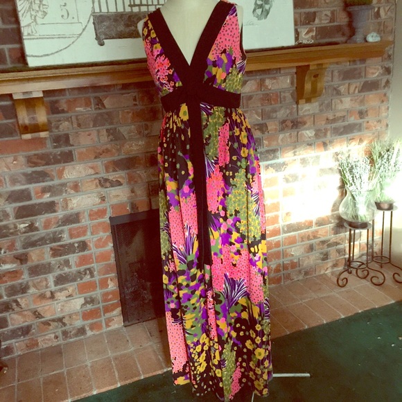 VINTAGE Groovy Maxi Dress with Black Detailing