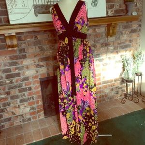 VINTAGE Groovy Maxi Dress with Black Detailing