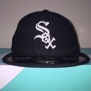BRAND NEW/NEVER WORN New Era White Sox Hat. Size 7