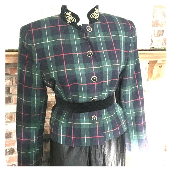 VINTAGE Wool Tartan Cropped Blazer velvet collar