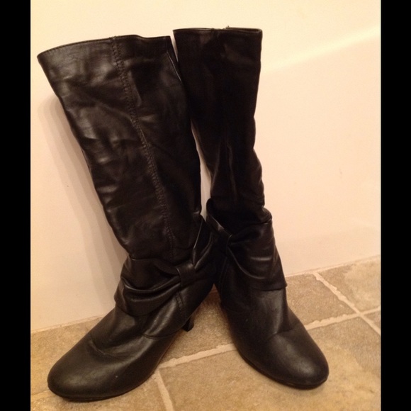 Black heeled boots