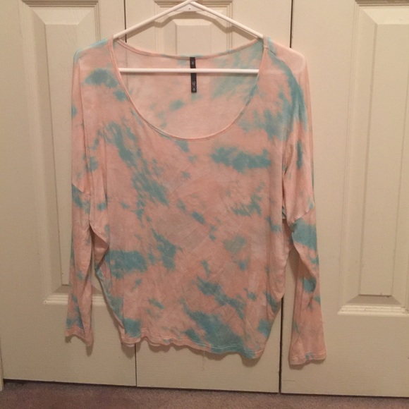 LoVe Culture Pink/Blue Lightweight Top- Size Small