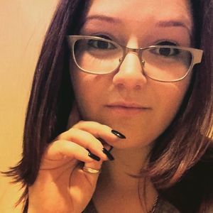 Meet your Posher, Caitlin