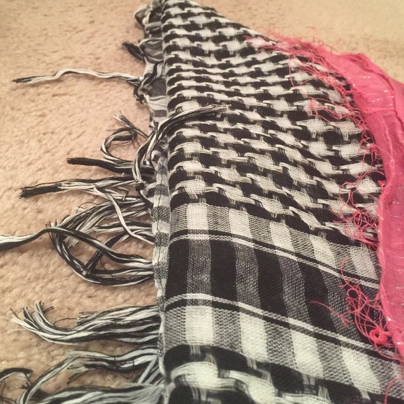 Triangle Scarf Bundle! OS - Picture 4 of 4
