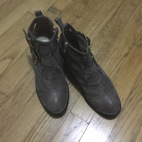 Tan report shoes
