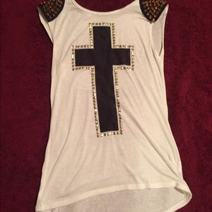 Very cute spikes top!