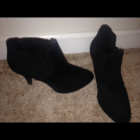 Heels - Picture 2 of 3