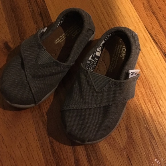 TOMS size T5 for baby boy or girl.
