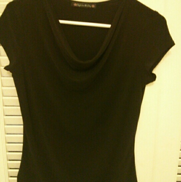 Woman Top - Picture 2 of 3