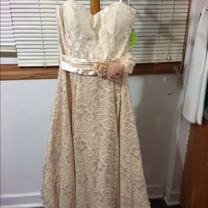 Beige party dress size 7