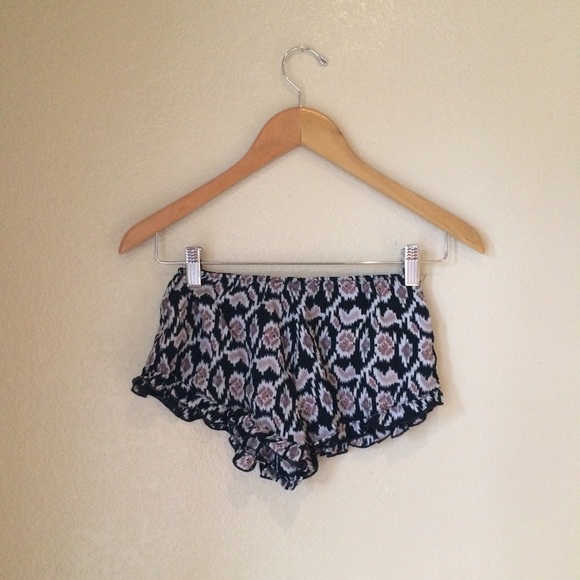 Brandy Melville Vodi Geometric Shorts