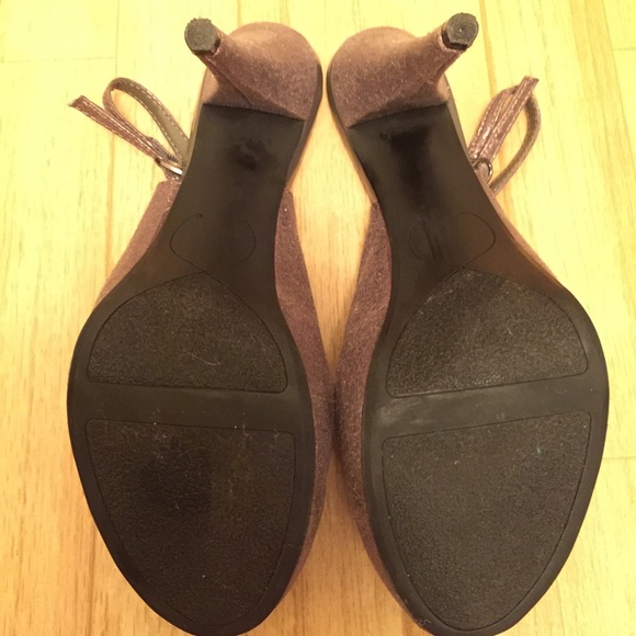 Iridescent Jennifer Lopez Peep Toe Pumps - Picture 2 of 4