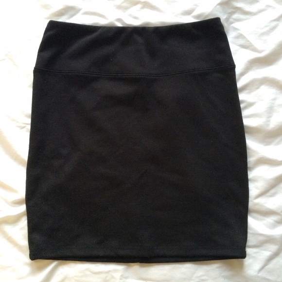 🌿 Black Mini Bodycon Skirt 🌿