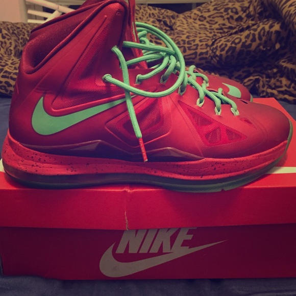 Men's Lebron "Christmas" 10