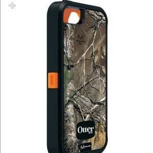 Otter Box iPhone 5/5s Realtree camo case.