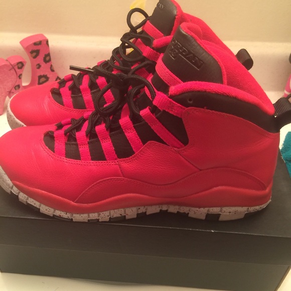 Retro Jordan's bulls over Broadway