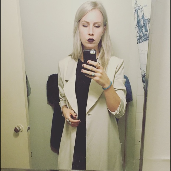 Meet your Posher, Liz - Picture 2 of 3