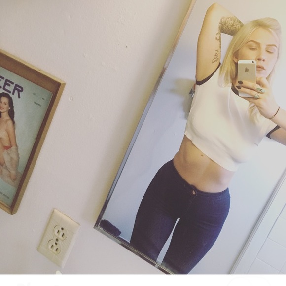 Meet your Posher, Liz - Picture 3 of 3